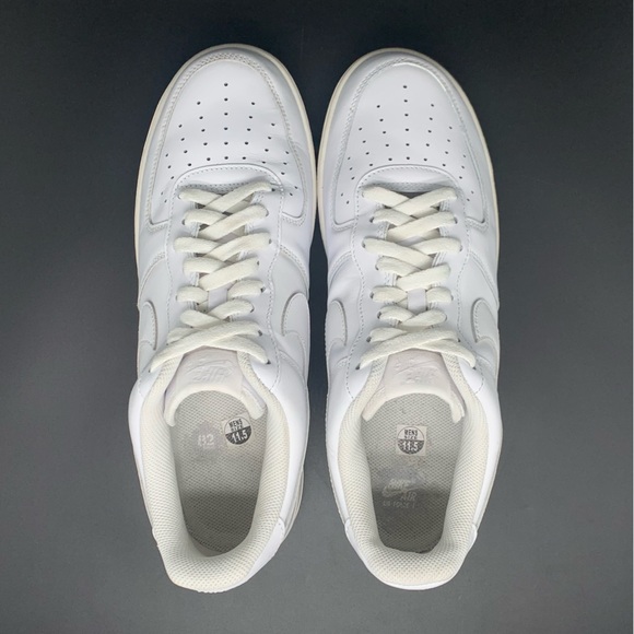 Nike Air‎ Force 1’s ‘07 Triple White Shoes Men’s Sz 11.5 main image 5